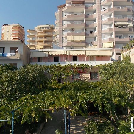 Detjon Beach Apartments Sarande Bagian luar foto