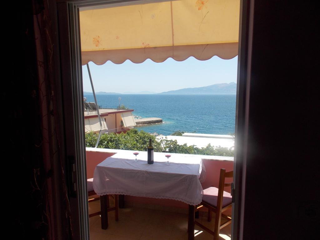 Detjon Beach Apartments Sarande Bagian luar foto