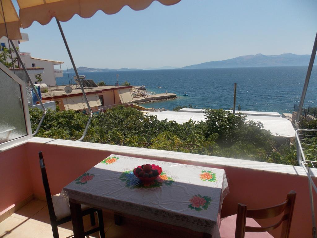 Detjon Beach Apartments Sarande Bagian luar foto