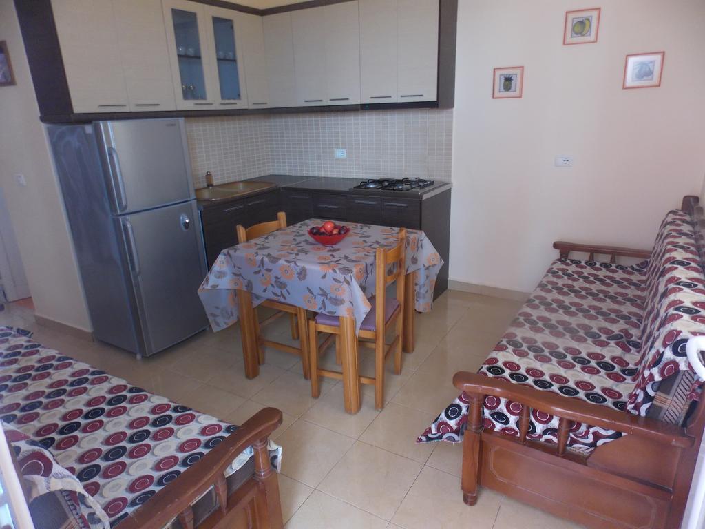 Detjon Beach Apartments Sarande Bagian luar foto