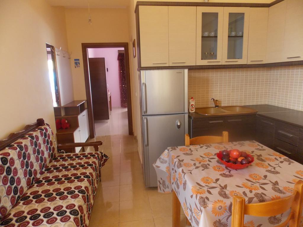 Detjon Beach Apartments Sarande Bagian luar foto