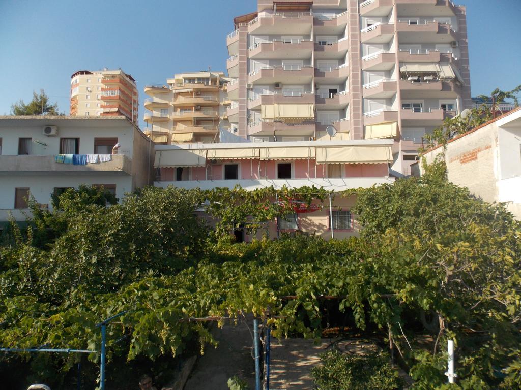 Detjon Beach Apartments Sarande Bagian luar foto