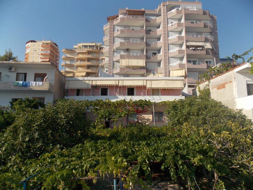 Detjon Beach Apartments Sarande Bagian luar foto